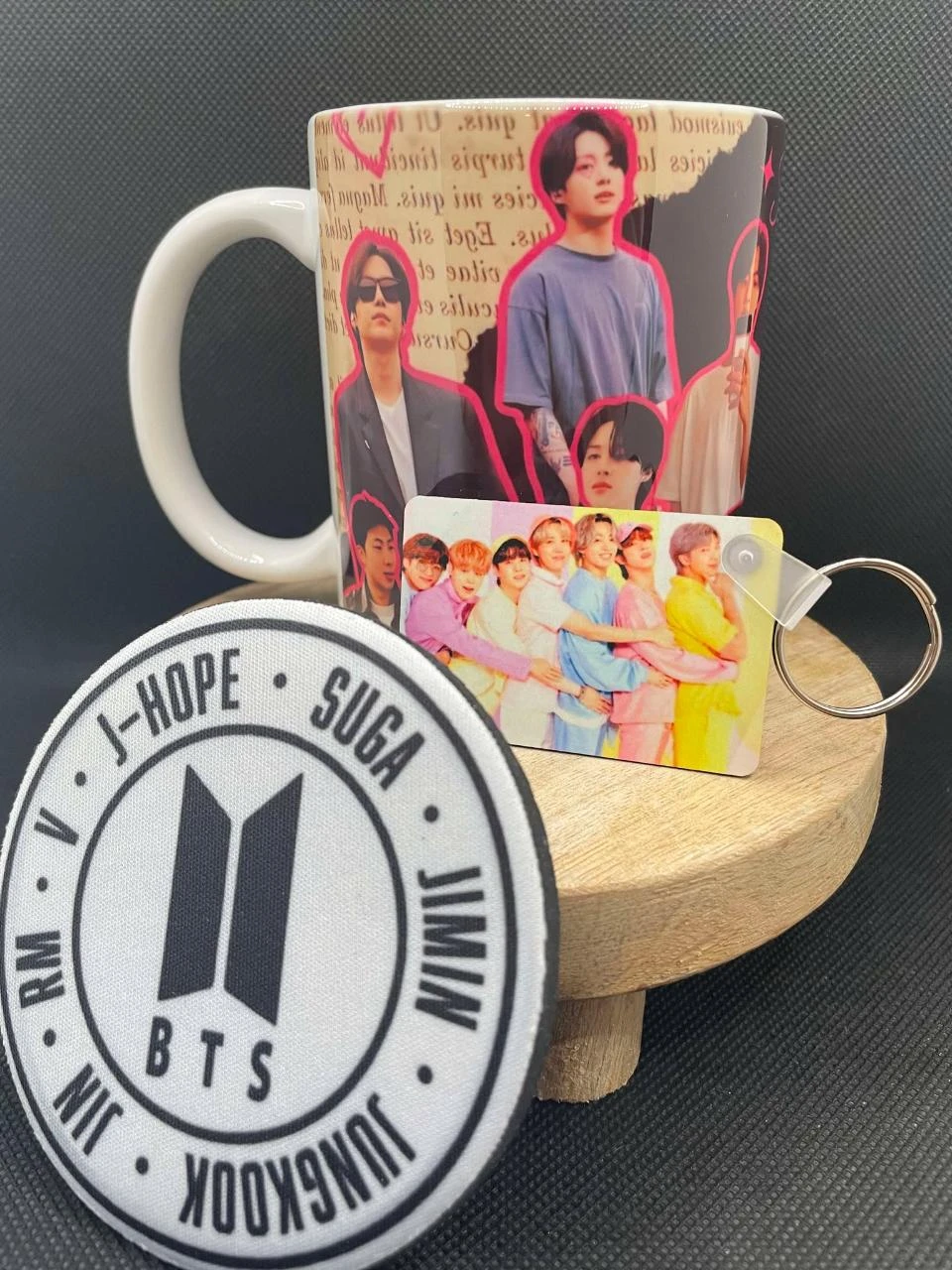 🎁 Coffret Mug – Mug + Porte-clés + Dessous de Tasse – BTS 💜